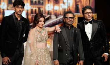 सोहा अली खान, अनीस बज़्मी ने रियाज गांगजी के ब्रांड लिबास के लिए बॉम्बे टाइम्स फैशन वीक में किया रैम्प वॉक