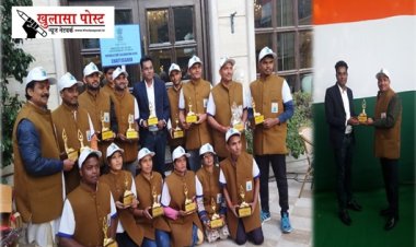 योग प्रशिक्षक महेन्द्र साहू जी को भारत सरकार आयुष विभाग के अधिकारियों ने स्मृति चिन्ह  भेंटकर सम्मानित किया