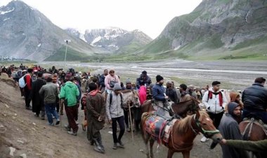 भारी बारिश के कारण रोकी गई अमरनाथ यात्रा फिर शुरु