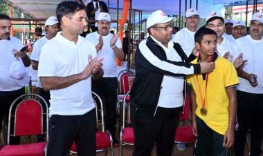 देशभक्ति की भावना के साथ आजादी का संदेश लेकर कलेक्टर-एसपी के साथ दौड़ा गरियाबंद, प्रदेश में निकली तिरंगा यात्रा