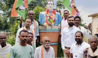 पूर्व प्रधानमंत्री स्वर्गीय राजीव गांधी की जयंती पर कांग्रेसियों ने निकाली सदभावना रैली, विधानसभा कार्यालय मे मनाया गया जन्मदिन