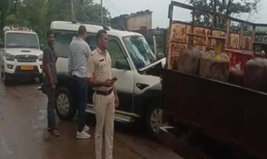 पुलिस वाहन की सिलेंडर भरी पिकअप से टक्कर, TI समेत 6 पुलिसकर्मी घायल, एयरपोर्ट से लौटते समय हुआ हादसा, इलाज जारी