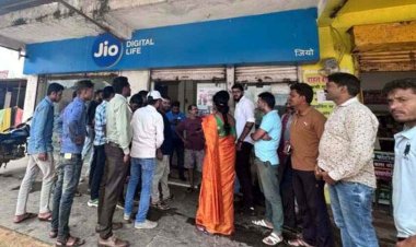जियो कंपनी की खराब नेटवर्क सर्विस के खिलाफ प्रदर्शन और नारेबाजी, नगरवासियों ने लगाया धोखाधड़ी का आरोप, दी चक्काजाम की चेतावनी
