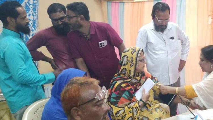 नवापारा में निशुल्क चिकित्सा शिविर आयुष्मान आरोग्य मन्दिर आरोग्यम परम् धनम के तहत निशुल्क आयुष जरा चिकित्सा शिविर का आयोजन