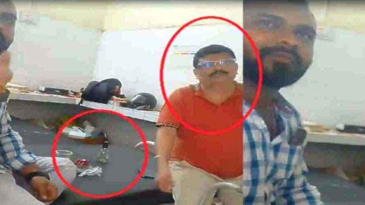 अस्पताल में ही जाम छलका रहे कर्मचारी, शराब पीकर नर्स पर अश्लील टिप्पणी करते कर्मचारियों का वीडियो हुआ वायरल
