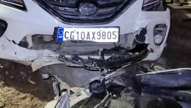 कार का कहर, सड़क हादसे में एक युवक को आई मामूली चोटें, कार की चपेट में आए एक्टिवा वाहन को दो किलोमीटर तक घसीटता ले गया कार चालक