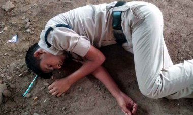 रायपुर में खाकी हुई शर्मसार, ड्यूटी के दौरान पुलिसकर्मी ने पी शराब, फिर सड़क पर लेट गया पुलिस के निजात अभियान की पोल खोलता नशे में धुत सिपाही