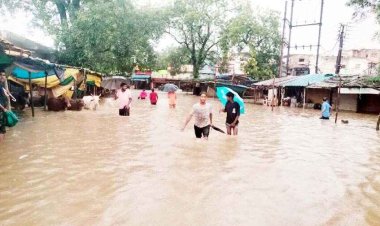 गंगरेल बांध का खोला गया गेट, बारिश से बहे युवक का दो घंटे बाद मिला शव, 6 जिलों के लिए रेड और 5 मेंऑरेंज अलर्ट जारी, बिजली गिरने से एक युवक की मौत