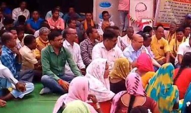 शिक्षा, स्वास्थ्य, सड़क, बिजली जैसे 9 सूत्रीय मांगों को लेकर 4 दिनों से अनिश्चित कालीन आंदोलन पर क्षेत्र के ग्रामीण