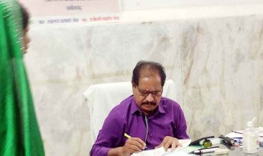 ड्यूटी के दौरान शराब पीकर इलाज, जांच के बाद डॉक्टर कार्तिक राम रात्रे का हुआ ट्रांसफर, 80 दिनों से नहीं छोड़ा कार्यस्थल, स्वास्थ्य विभाग की हो रही किरकिरी