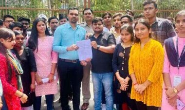 डिग्री कॉलेज के विद्यार्थियों ने बुनियादी सुविधाओं की मांग को लेकर निकाली छात्र आक्रोश रैली, मुख्यमंत्री ने नाम कलेक्टर को सौपा ज्ञापन