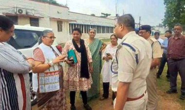 जेल में 33 महिला कैदियों को देख कांप गई किरणमयी, बोली-आधी रात दरवाजा तोड़ घरों में घुसी पुलिस, महिलाओं को बुरी तरह पिटते हुए घसीट कर ले गई थाने
