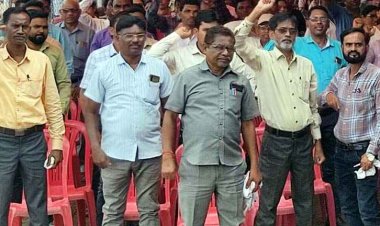 कांकेर, घरघोड़ा, बीजापुर, राजनांदगांव के छत्तीसगढ़ कर्मचारी अधिकारी फेडरेशन ने किया कलम-बंद काम-बंद धरना प्रदर्शन, CM साय के नाम सौंपा ज्ञापन