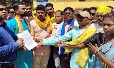 हजारों युवाओं ने नारेबाजी करते हुए जंगी रैली निकाल एसडीएम को सौंपा ज्ञापन, दी अनिश्चितकालीन चक्काजाम करने की चेतावनी