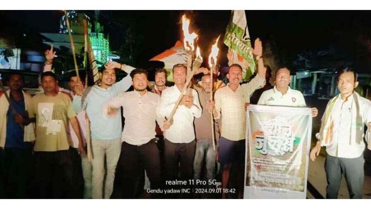 4 साल की बच्ची के साथ दुराचार मामले में पुलिस ने की लीपापोती, महिलायें सुरक्षित नहीं, मशाल जुलूस निकाल भाजपा सरकार के खिलाफ जमकर नारेबाजी