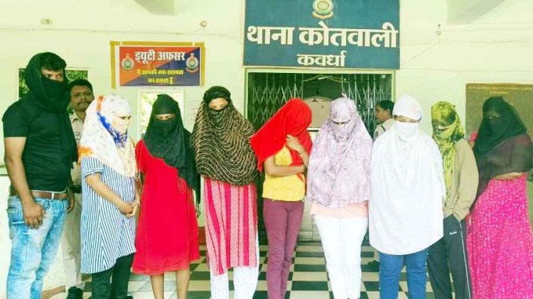छत्तीसगढ़ में SEX रैकेट का भंडाफोड़, पुलिस की बड़ी कार्यवाही, दो मकानों में मारा छापा, संदिग्ध हालत में मिले दो पुरुष और 8 युवतियां, गिरफ्तार