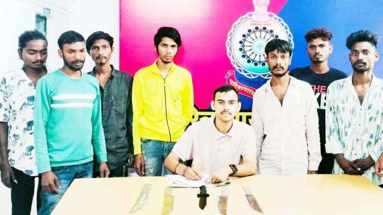 रायपुर में एक युवक की चाकू मारकर हत्या, गणेश विसर्जन की झांकी के दौरान जयस्तंभ चौक में युवक के पास मिला चाकू, हथियार लेकर घूमते 5 गिरफ्तार