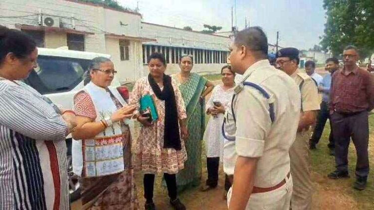 जेल में 33 महिला कैदियों को देख कांप गई किरणमयी, बोली-आधी रात दरवाजा तोड़ घरों में घुसी पुलिस, महिलाओं को बुरी तरह पिटते हुए घसीट कर ले गई थाने