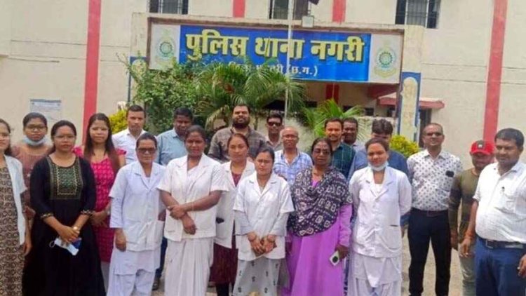 छत्तीसगढ़ में कलकत्ता कांड दोहराने की धमकी, अस्पताल के अंदर 2 नर्सों को 7 युवकों ने घेरा, दवाइयां फेंकी, अस्पताल में पुलिस चौकी खोलने की मांग