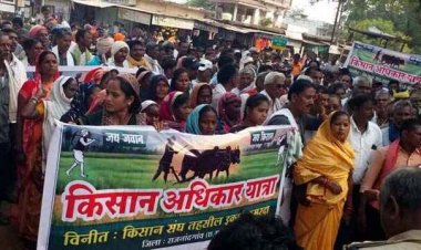 सहकारी बैंक की शाखा खोलने सैकड़ों किसानों ने घेरा कुमरदा तहसील कार्यालय,  5 सूत्रीय मांगों को लेकर आयोजित प्रदर्शन में जुटे दर्जनों गांव के किसान