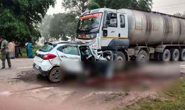 तेज रफ्तार कार और ऑयल टैंकर के बीच जोरदार टक्कर, सवार लड़का-लड़की  की मौत, गाड़ी चलाना सीखाने के दौरान हुआ हादसा