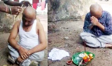 दिव्यांग शिक्षक ने नाराज होकर छत्तीसगढ़ राज्य ग्रामीण बैंक के पास मुंडन करवाकर किया पिंडदान, लोगों में भारी नाराजगी, जानिए वजह