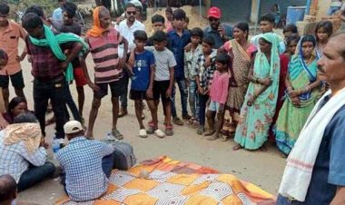 चलती बाइक से गिरी महिला, पीछे से आ रही ट्रक ने रौंदा, मौके पर मौत, ड्राइवर वाहन छोड़कर फरार, ग्रामीणों ने चक्का जाम कर किया मुआवजे की मांग