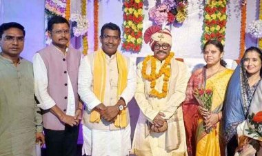 फिंगेश्वर राजशाही दशहरा में उमड़ा जनसैलाब, झांकियों का रहा विशेष आकर्षण, मुख्यमंत्री के दामाद, MLA, पूर्व विधायक हुए शामिल