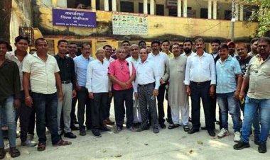 आज से दस्तावेज लेखक संघ की अनिश्चितकालीन हड़ताल जारी, जमीन, मकान रजिस्ट्री कराने लोगों को हो रही परेशानी