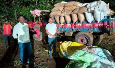 धान खपाने की पुरी तैयारी गरियाबंद जिले में उड़ीसा से अवैध धान का परिवहन करते ट्रैक्टर में पकड़ा, कलेक्टर को निगरानी रखने की दरकार
