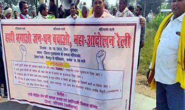 हाथियों के आतंक से परेशान एक दर्जन गांव के ग्रामीणों ने कलेक्ट्रेट में दिया धरना, राष्ट्रपति के नाम ज्ञापन सौंपकर फसलों और जन हानि को लेकर रखी मांग