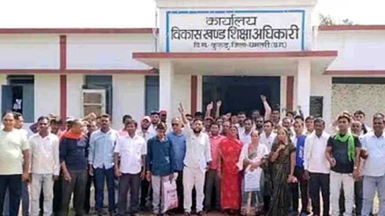 मानदेय नहीं मिलने पर भड़के सफाई कर्मचारी संघ, सामूहिक शिक्षा विभाग को दी आत्मदाह करने की चेतावनी, बीईओ को सौंपा ज्ञापन