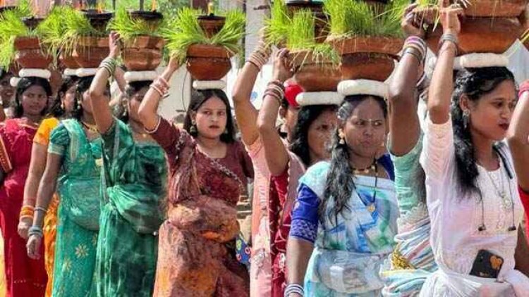 धूमधाम से हुआ गरियाबंद में जवारा विसर्जन, कराया गया कन्या भोजन, निकली ज्योति कलश की विसर्जन यात्रा, हजारों श्रद्धालु हुए शामिल