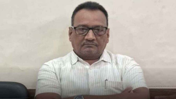 नगर पंचायत में एसीबी का छापा, रिश्वत लेते रंगे हाथों पकड़ाया रिश्वतखोर सीएमओ रामायण प्रसाद पांडेय, आरोपी से हो रही पूछताछ