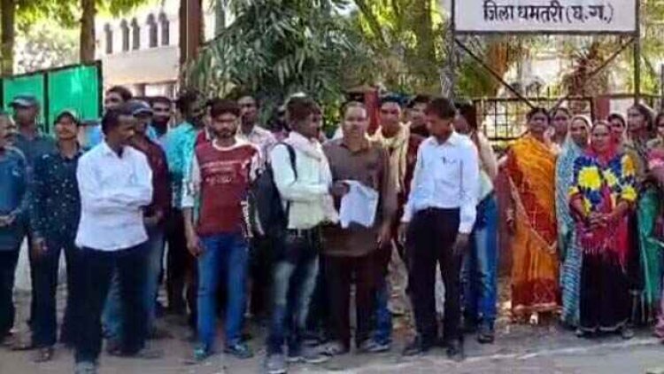 स्कूल सफाई कर्मचारियों कलेक्ट्रेट में सौंपा ज्ञापन, कहा- 15 दिनों में वेतन भुगतान नहीं हुआ तो उग्र आंदोलन कर आत्मदाह करने होंगे मजबूर