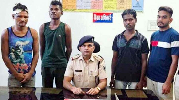 पुराना बस स्टैंड में दहशतगर्दी फैलाते दो युवकों का वीडियो वायरल होते ही पहुंची पुलिस, दो चापड़ के साथ दोनों गिरफ्तार कर कर भेजा जेल