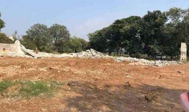 कथित भाजपा नेता डॉ धर्मेंद्र दास के अवैध कब्जे पर तहसीलदार के आदेश पर चला बुलडोजर, पांच एकड़ सरकारी जमीन को कब्जे से कराया मुक्त