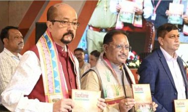 मुख्यमंत्री साय ने मांदर बजाकर वादकों का बढ़ाया उत्साह, राज्यपाल रमेन डेका- अपनी विरासत को सहेजते हुए छग को अग्रणी राज्य बनाने का लें संकल्प