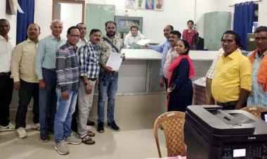 छत्तीसगढ़ शिक्षक संघर्ष मोर्चा ने गरियाबंद अनुविभागीय अधिकारी और विकासखंड शिक्षा अधिकारी को मुख्यमंत्री के नाम मोदी के गारंटी को पूरी करने दिया ज्ञापन