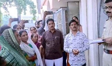 खेत में मिले शव को पुलिस ने बताया खुदकुशी, साहू समाज ने हत्या मानकर कार्यवाही करने की मांग को लेकर एसपी कार्यालय का किया घेराव