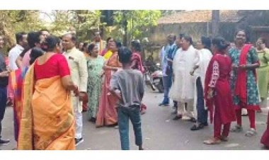 रायपुर में मतदाता का अधिकार छीन कर किया गया फर्जी वोट, दानी गर्ल्स स्कूल मतदान केंद्र में हंगामा, आपस में भिड़े बीजेपी-कांग्रेस कार्यकर्ता