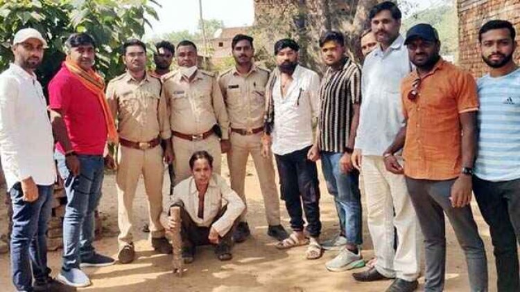 बंदर की पूछ पकड़कर घसीटा, बेरहमी से की पिटाई, आक्रोषित हिंदू समाज ने की कड़ी कार्रवाई की मांग, आरोपी सनत विश्वकर्मा गिरफ्तार, गया जेल