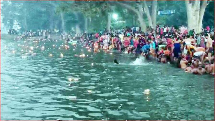 कार्तिक पूर्णिमा पर श्रद्धालुओं ने किया पुण्य स्नान, मां विंध्यवासिनी मंदिर कनकबीरा में मनाया गया हर्षोल्लास से आंवला नवमी का पर्व