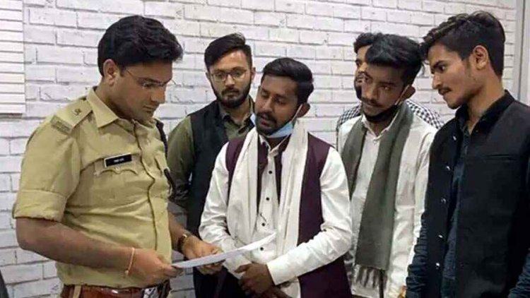 रिटायरमेंट से पहले DEO जीआर चंद्राकर ने बंद स्कूलों को बांटा 76 लाख, जुर्म दर्ज, तत्कालीन प्रमुख सचिव डॉ. आलोक शुक्ला की भूमिका भी संदिग्ध