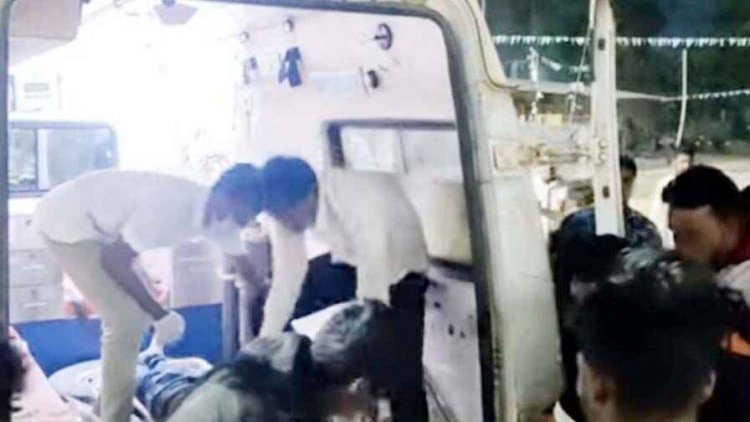 आमने-सामने दो बाइक की टक्कर, एक की मौत, शव के उड़े चिथड़े, दो घायल, मृतक के परिजनों ने किया चक्का जाम, मुआवजे की मांग