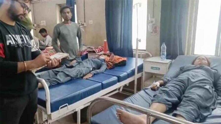 तेज रफ्तार मिनी ट्रक ने तीन छात्राओं सहित एक बुजुर्ग  को मारी ठोकर, फिर दुकानों को तोड़ते सीएसपी ऑफिस में जा घुसा, चार लोग घायल