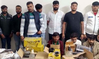 आधी रात अवैध हुक्का बार पर पुलिस का छापा, मकान मालिक व संचालक और रसूखदारों के बच्चों समेत 12 गिरफ्तार