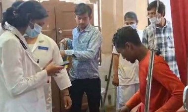 धान खरीदी केंद्र में घुसा भालू, मजदूर पर किया हमला, लोगों ने रीछ को खदेड़ा और श्रमिक की जान, अस्पताल में भर्ती, इलाज जारी, दहशत में लोग