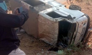 दर्दनाक बड़ा सड़क हादसा, स्कूली बच्चों से भरी टाटा मैजिक पलटी, 12 साल के छात्र की मौत, चार बच्चे घायल, एक की हालत नाजुक, पसरा मातम