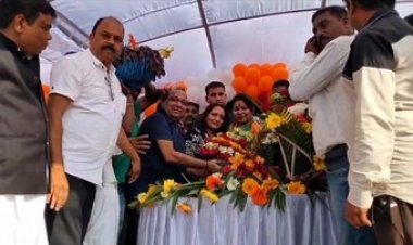 राष्ट्रीय शोक के दौरान बीजेपी सांसद का जन्मदिन समारोह, बजे जमकर फिल्मी गाने!, बांटी मिठाइयां, उचित या विवादास्पद? उठ रहा सवाल